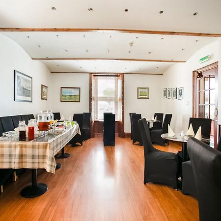 Corner Hotel Карнусти Екстериор снимка