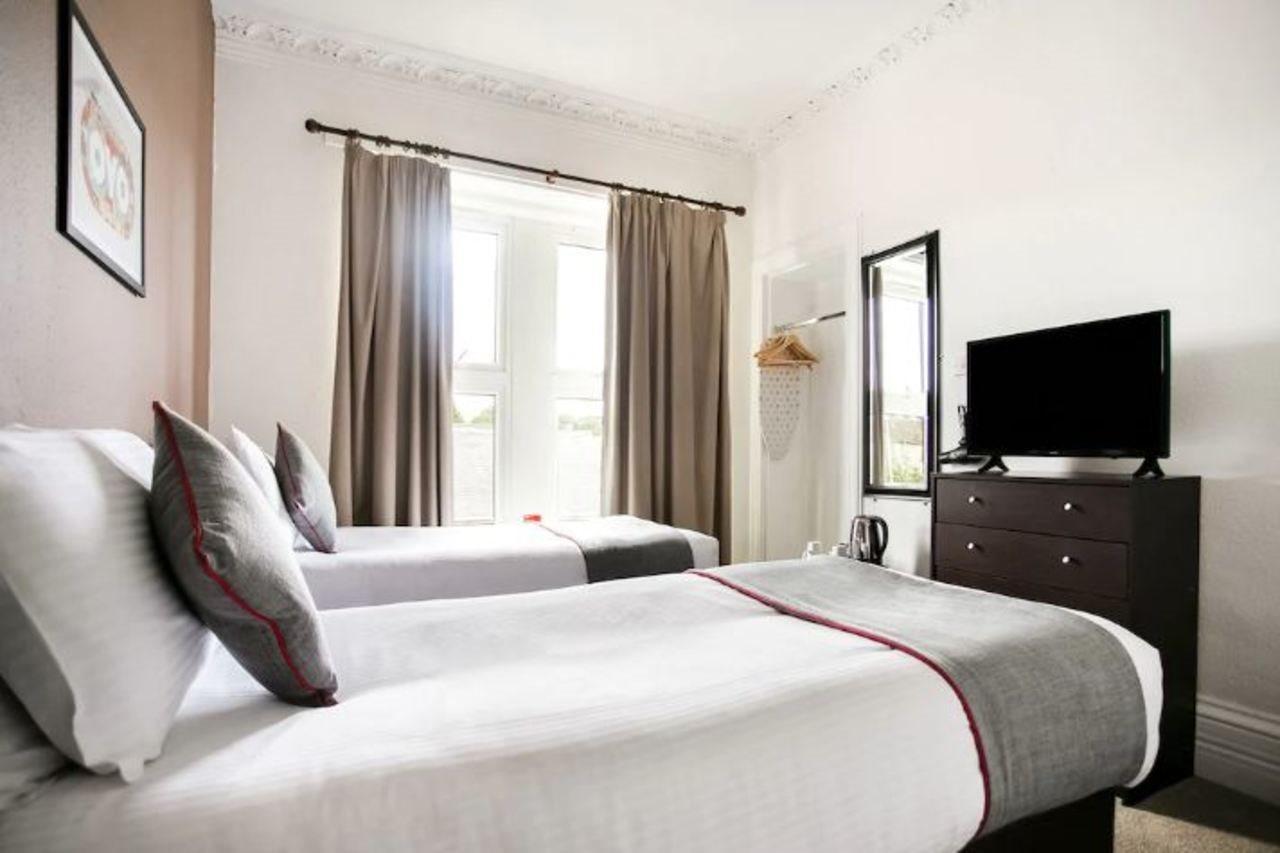Corner Hotel Карнусти Екстериор снимка