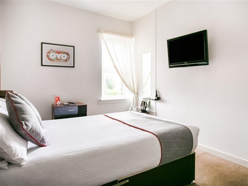 Corner Hotel Карнусти Екстериор снимка