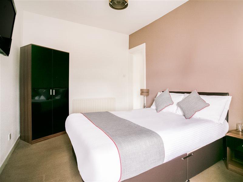 Corner Hotel Карнусти Екстериор снимка