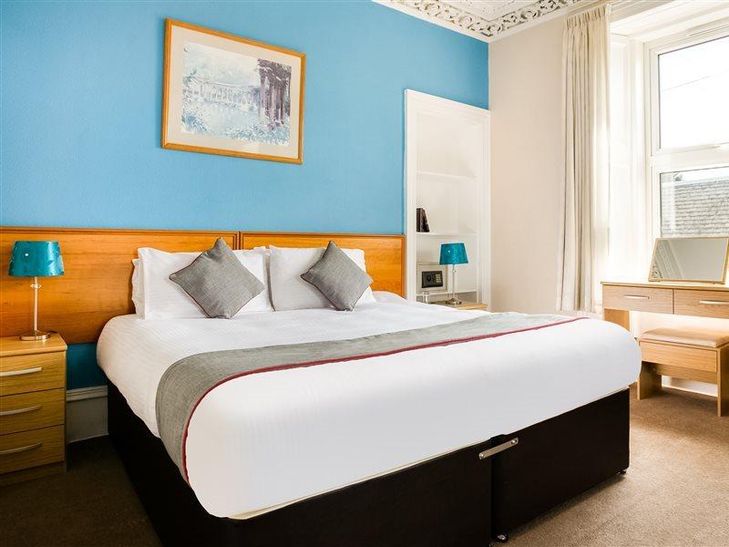Corner Hotel Карнусти Екстериор снимка