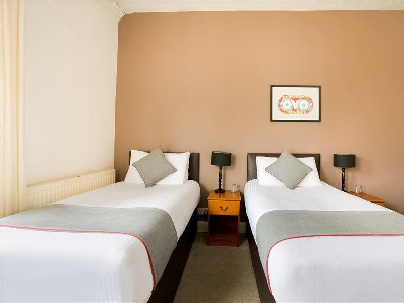 Corner Hotel Карнусти Екстериор снимка