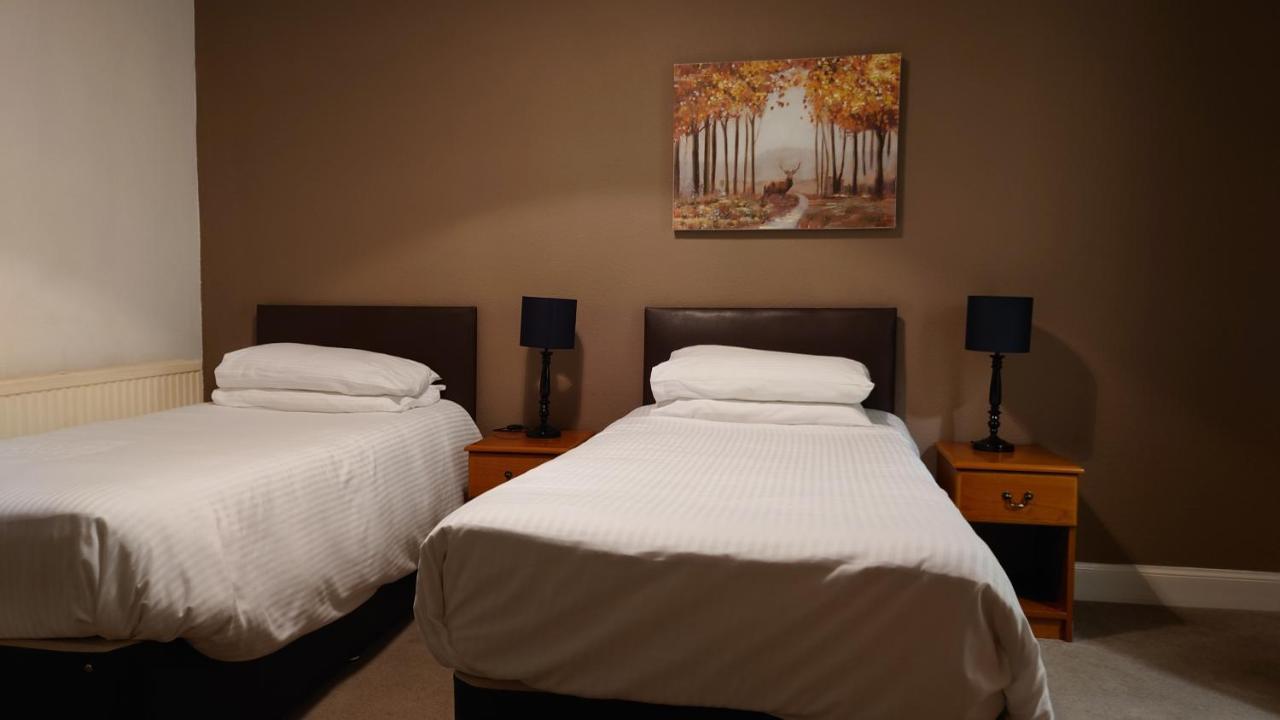 Corner Hotel Карнусти Екстериор снимка