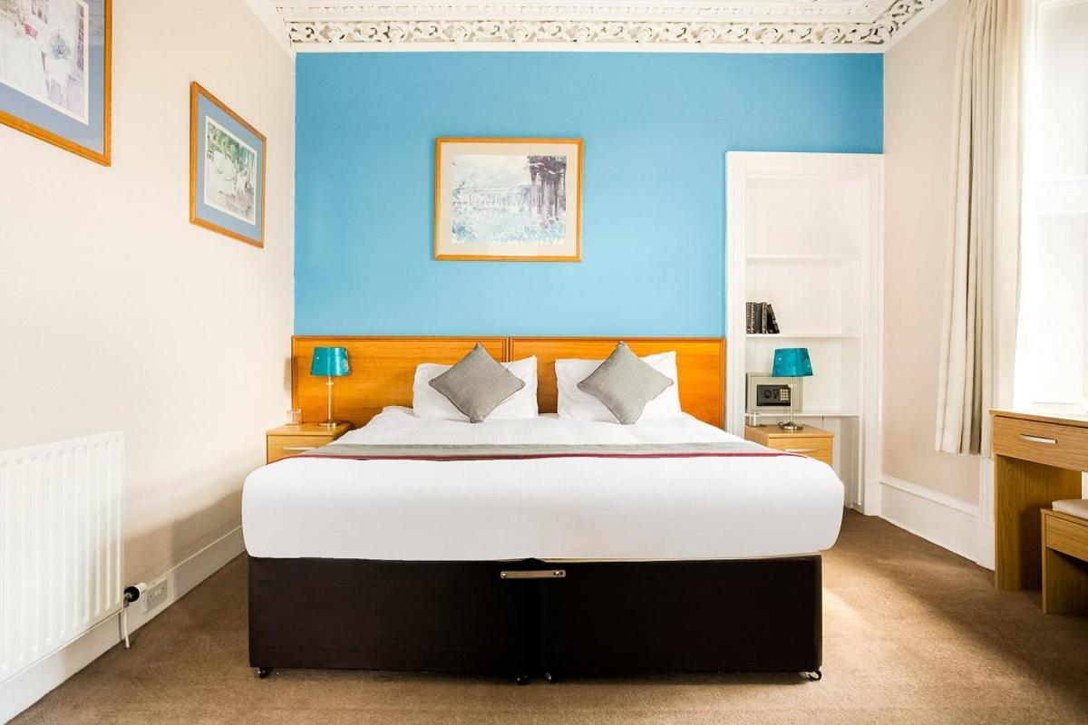 Corner Hotel Карнусти Екстериор снимка
