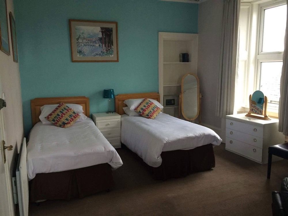 Corner Hotel Карнусти Екстериор снимка