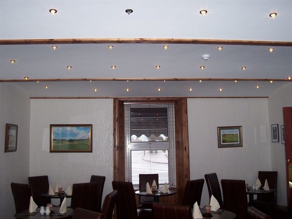 Corner Hotel Карнусти Екстериор снимка