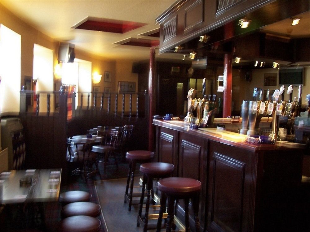Corner Hotel Карнусти Екстериор снимка