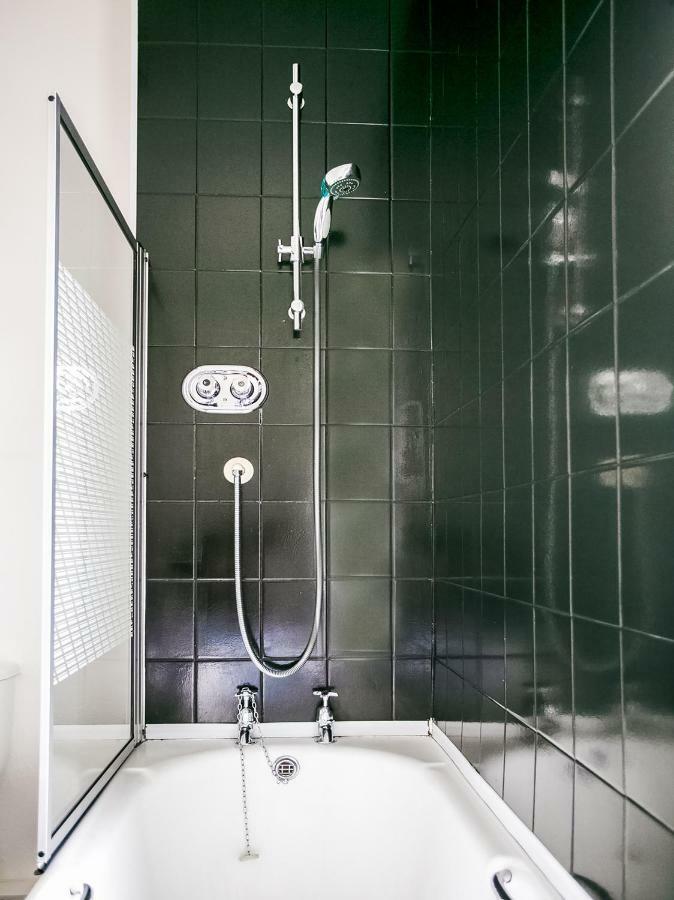 Corner Hotel Карнусти Екстериор снимка