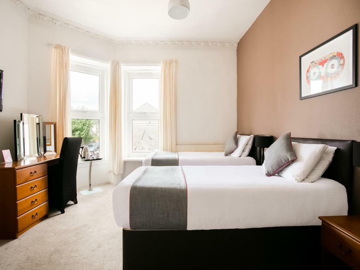 Corner Hotel Карнусти Екстериор снимка