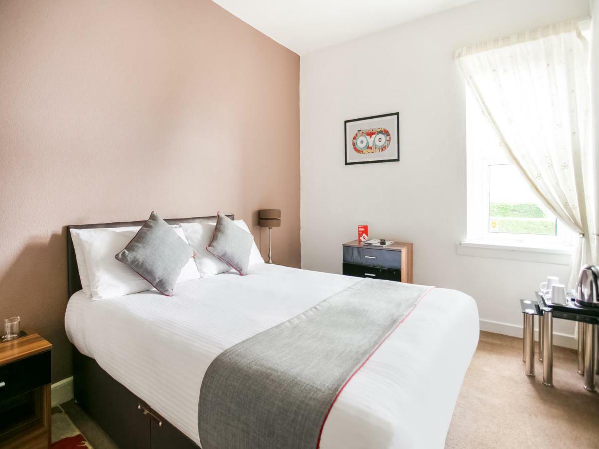 Corner Hotel Карнусти Екстериор снимка
