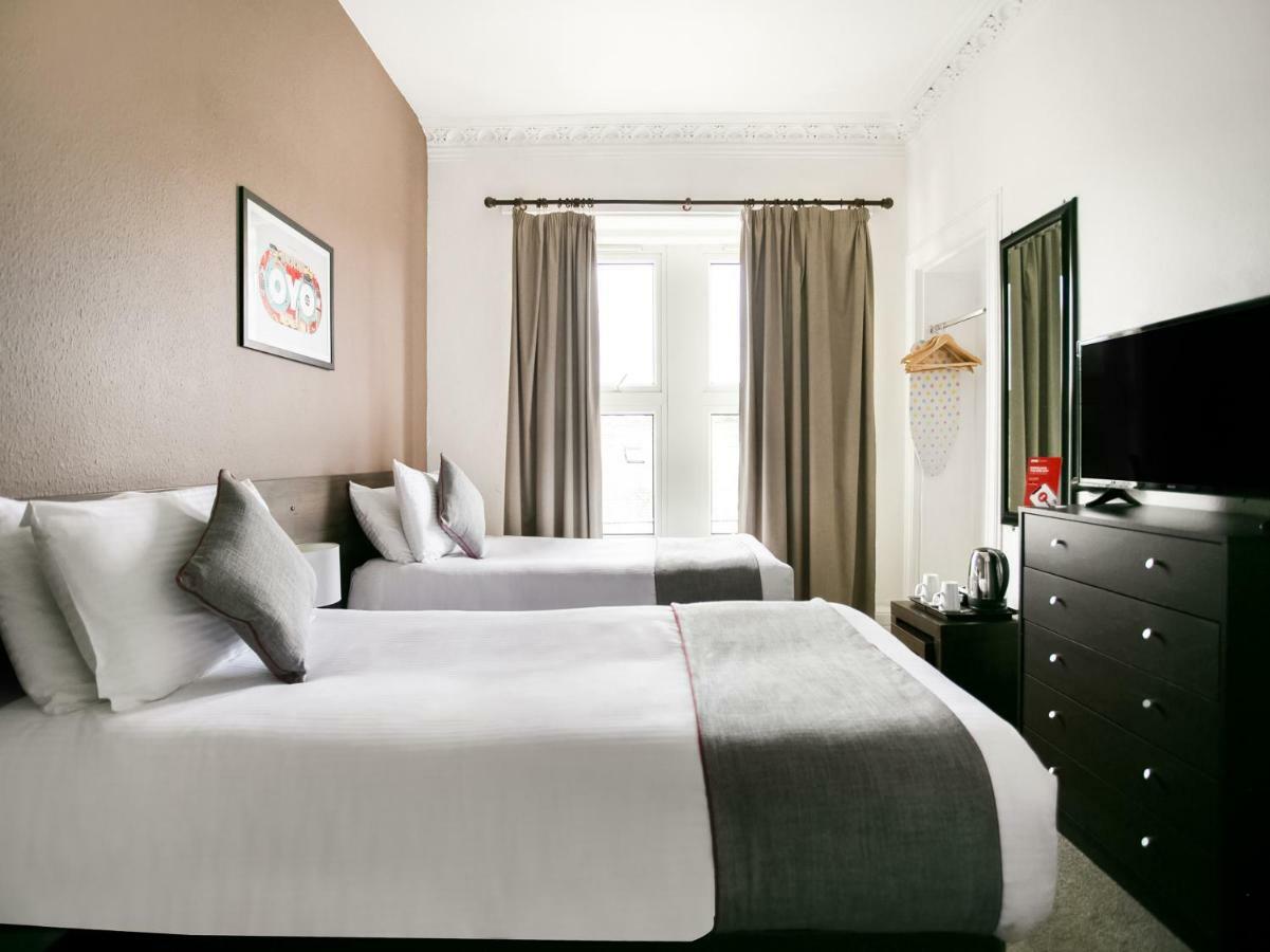 Corner Hotel Карнусти Екстериор снимка