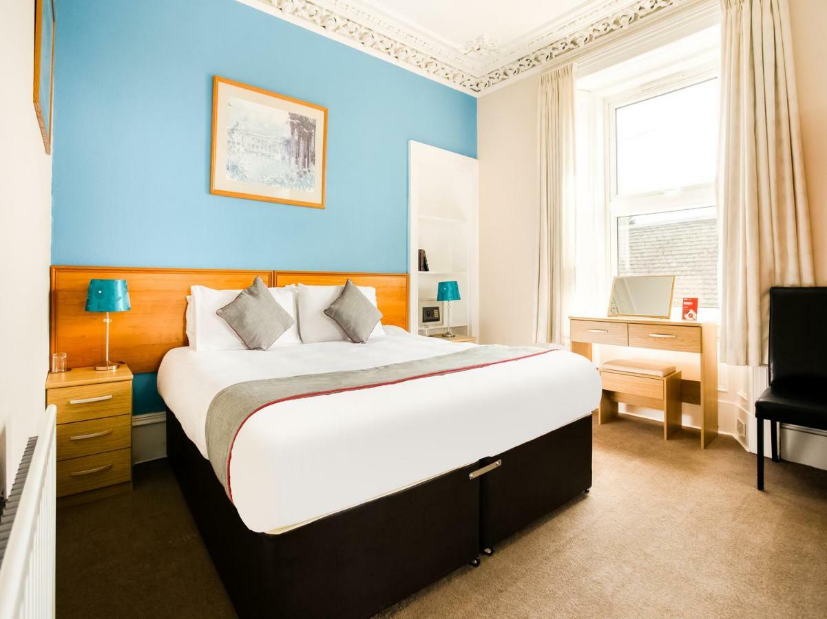 Corner Hotel Карнусти Екстериор снимка