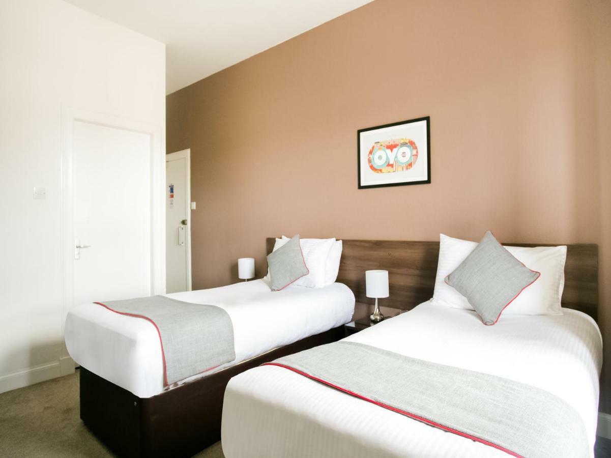 Corner Hotel Карнусти Екстериор снимка