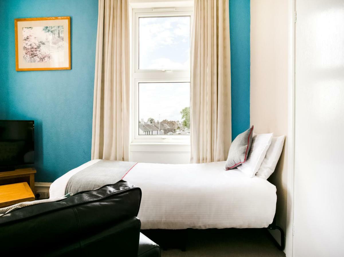 Corner Hotel Карнусти Екстериор снимка