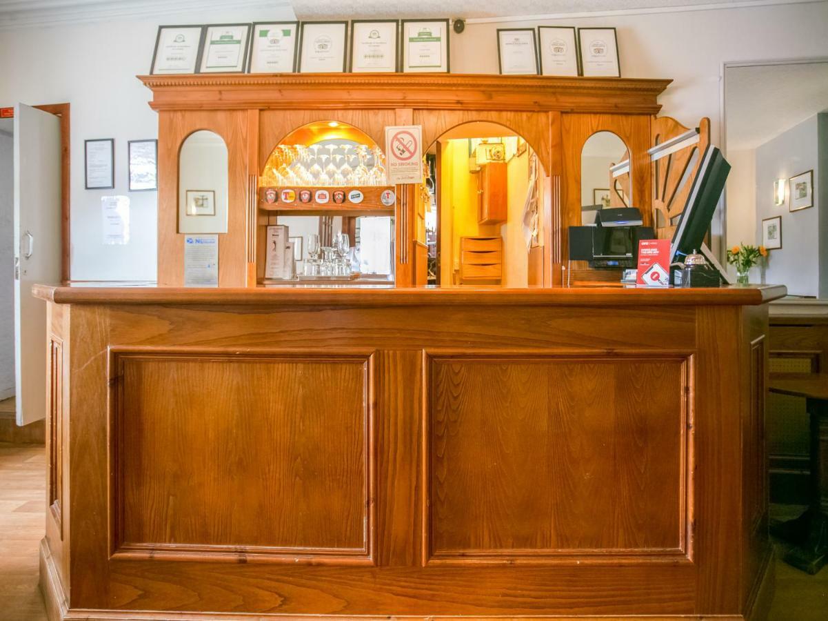 Corner Hotel Карнусти Екстериор снимка