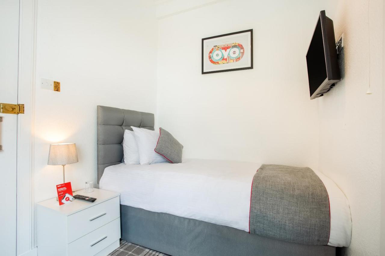 Corner Hotel Карнусти Екстериор снимка